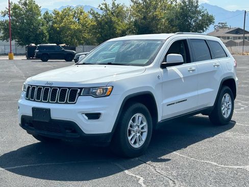 Used 2019 Jeep Grand Cherokee Laredo AWD/4WD image 9