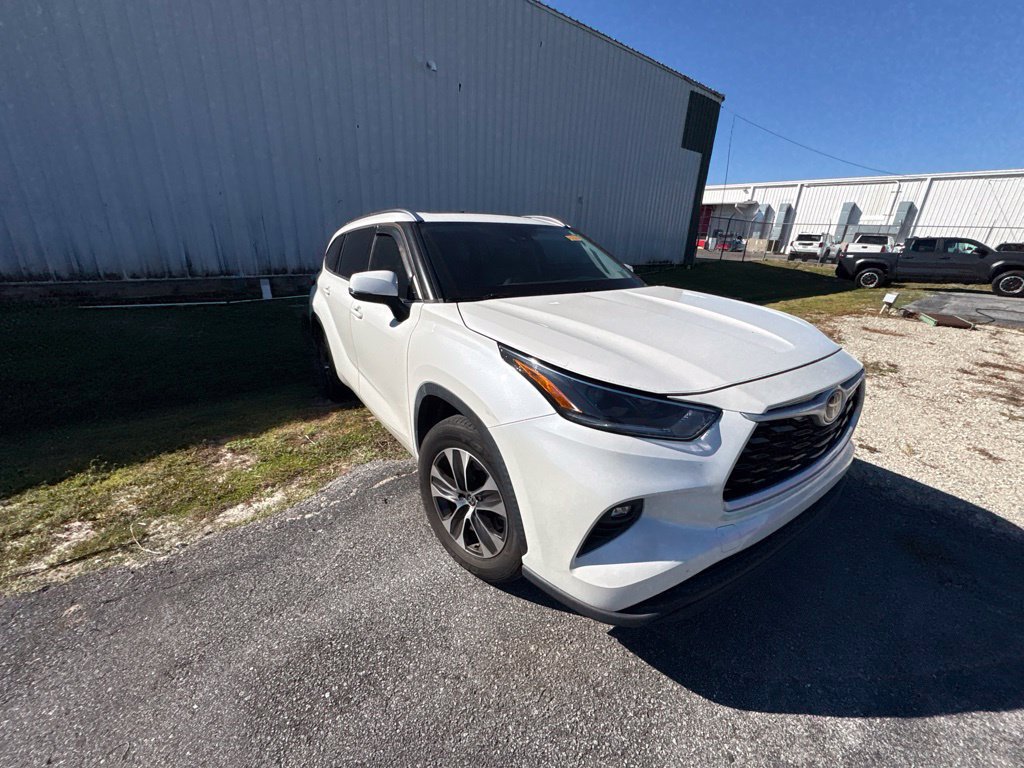 Used 2021 Toyota Highlander XLE FWD image 10