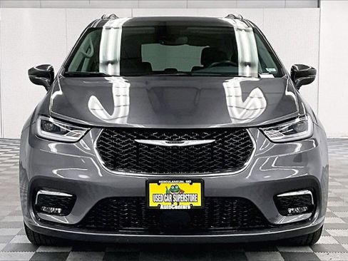 Used 2021 Chrysler Pacifica Touring-L w/ Uconnect Theater Family Group image 3