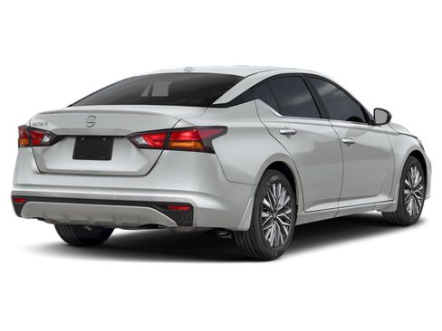 Used 2025 Nissan Altima 2.5 SV image 2