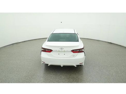 Used 2023 Toyota Camry SE FWD image 9