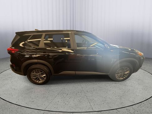 Used 2024 Nissan Rogue SV AWD/4WD image 4
