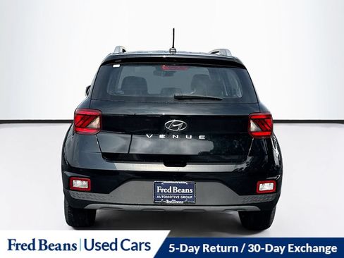Used 2023 Hyundai Venue SEL FWD image 8