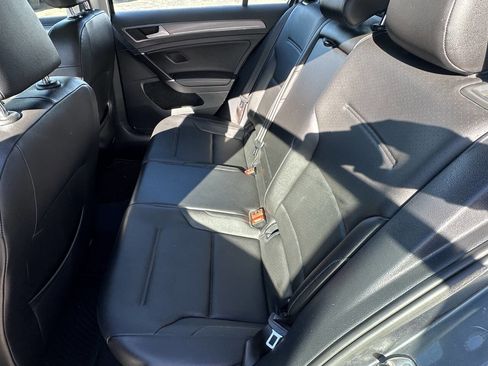 Used 2017 Volkswagen Golf Alltrack SE image 12