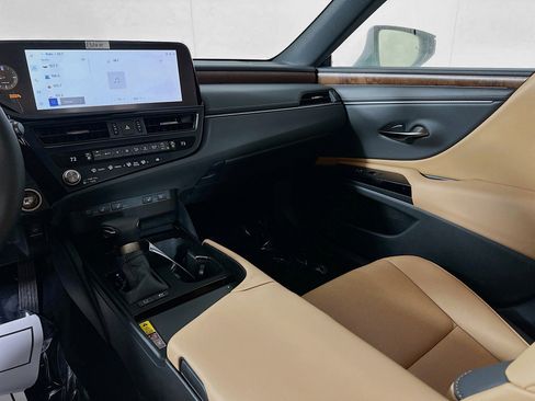 Certified 2025 Lexus ES 300h w/ Premium Package image 23