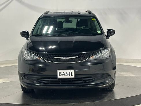 Used 2020 Chrysler Voyager Lxi FWD image 4