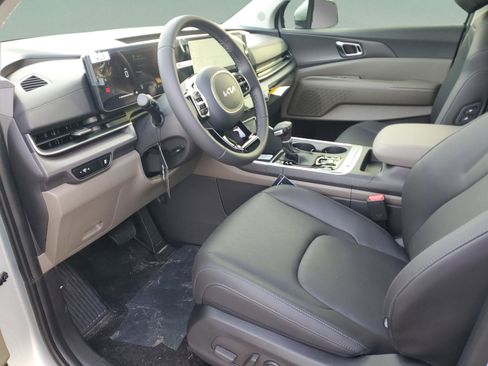 New 2026 Kia Carnival EX FWD image 17