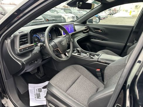 Used 2024 Toyota Crown XLE image 9