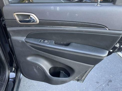 Used 2017 Jeep Grand Cherokee Limited w/ Luxury Group II image 44