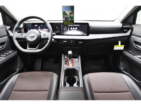 New 2026 Nissan Kicks SR FWD image 7
