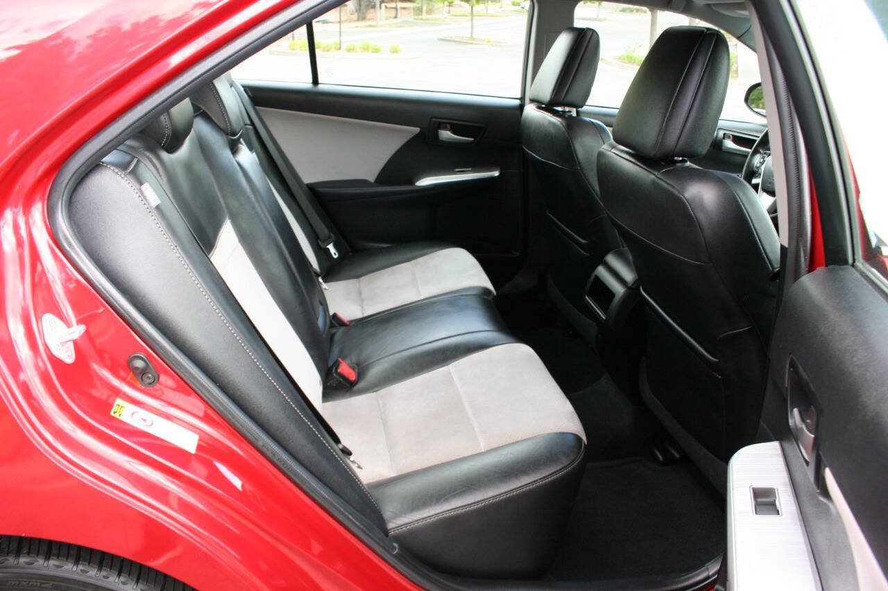 Used 2012 Toyota Camry SE w/ Leather Pkg FWD image 23