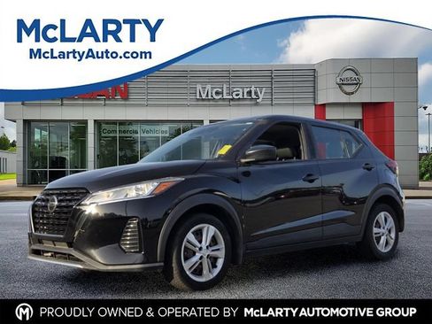Used 2021 Nissan Kicks S FWD image 1