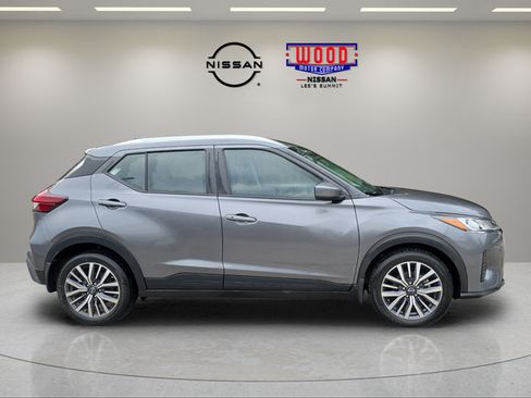 Used 2024 Nissan Kicks SV FWD image 2