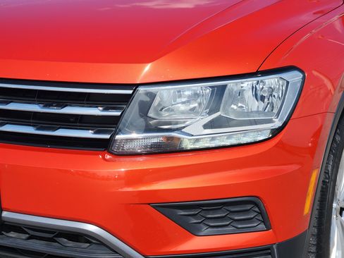 Used 2018 Volkswagen Tiguan SE FWD image 8