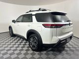 Used 2024 Nissan Pathfinder SV image 3