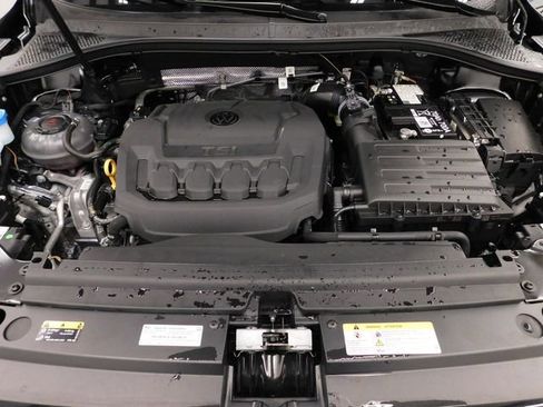 Used 2024 Volkswagen Tiguan SE image 39