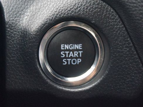 Used 2022 Toyota RAV4 XLE AWD/4WD image 9