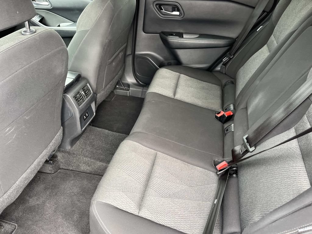 Used 2025 Nissan Rogue SV AWD/4WD image 17