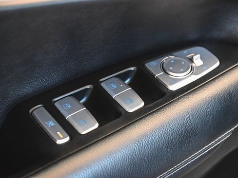 Used 2023 Genesis G70 2.0T image 9