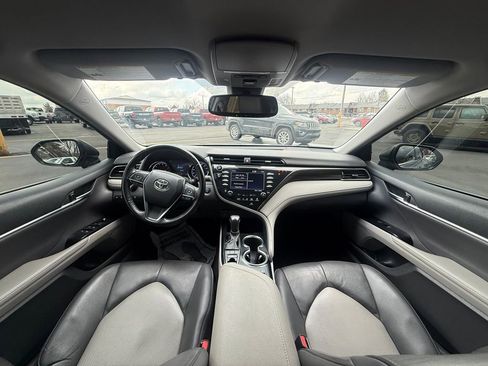 Used 2020 Toyota Camry XLE FWD image 16