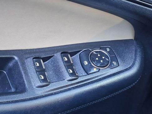 Used 2021 Ford Edge SE image 19