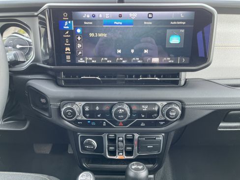 Used 2025 Jeep Wrangler Unlimited Sahara AWD/4WD image 10