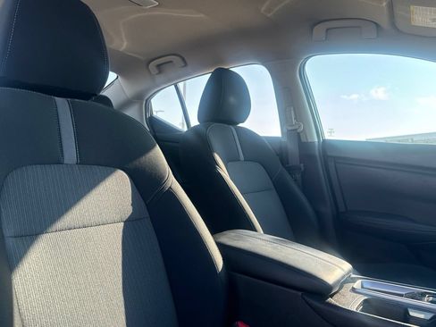 Certified 2024 Nissan Sentra SV FWD image 30