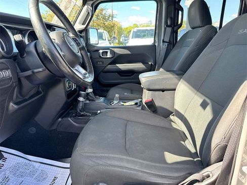 Used 2018 Jeep Wrangler Unlimited Sahara image 5