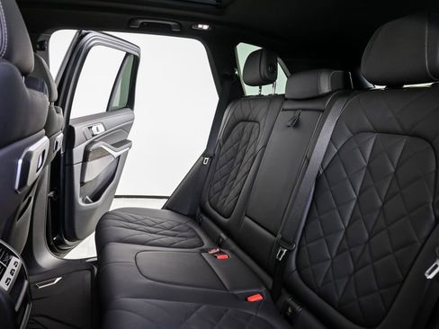 Used 2024 BMW X5 xDrive40i w/ M Sport Package image 22