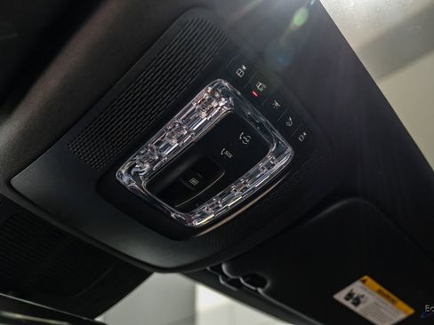Used 2025 Mercedes-Benz GLS 580 4MATIC image 39