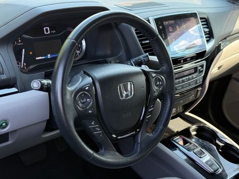 Used 2016 Honda Pilot Touring image 13