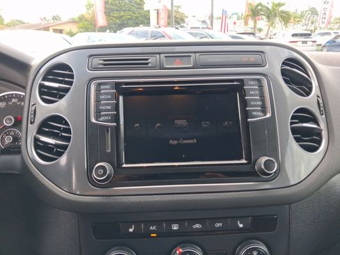 Used 2017 Volkswagen Tiguan S image 19