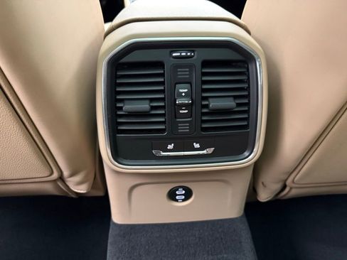 Used 2025 Porsche Macan image 27