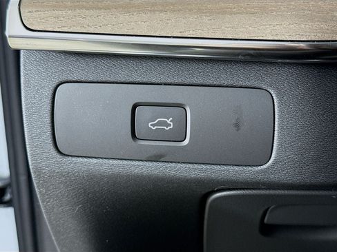 Certified 2026 Volvo XC90 B6 Plus w/ Protection Package Premier AWD/4WD image 10
