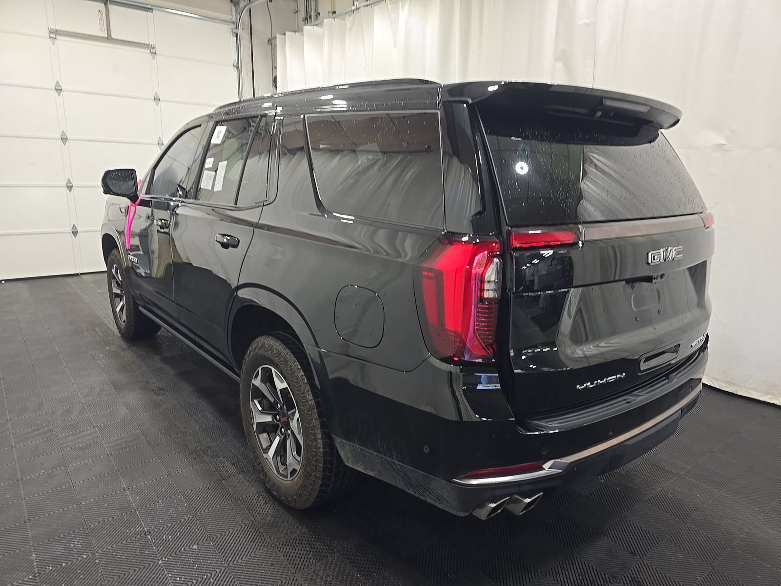 Used 2025 GMC Yukon AT4 Ultimate w/ LPO, Floor Liner Package AWD/4WD image 15