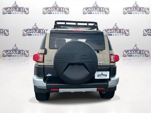 Used 2011 Toyota FJ Cruiser 2WD w/ Convenience Pkg image 4