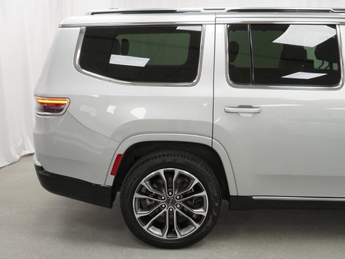 Certified 2024 Jeep Grand Wagoneer Series III w/ Rear Seat Video Group 1 image 10