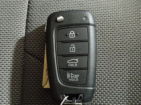 Used 2024 Hyundai Elantra SE FWD image 32