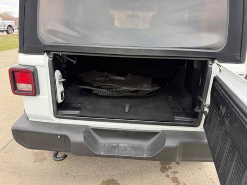 Used 2019 Jeep Wrangler Unlimited Sport S AWD/4WD image 5