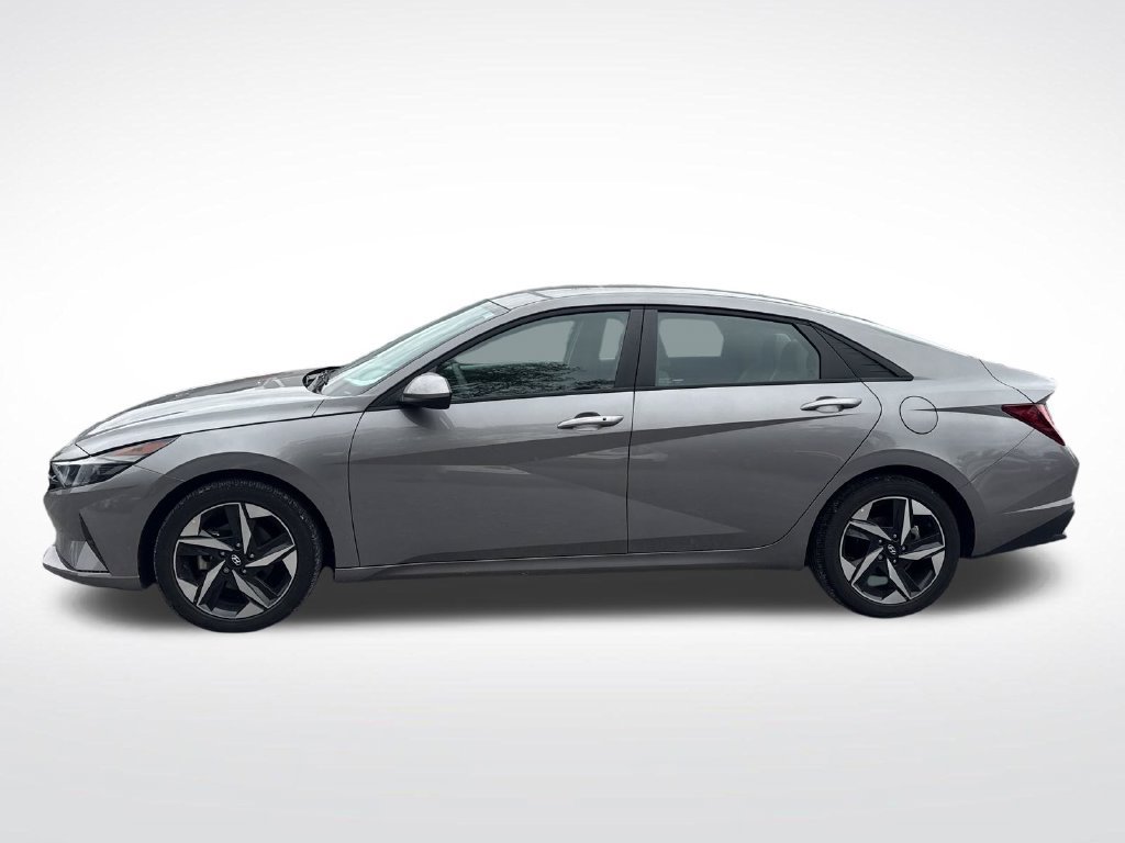Used 2023 Hyundai Elantra SEL w/ Convenience Package FWD image 2