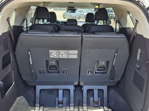 New 2026 Kia Carnival EX FWD image 8