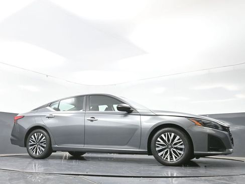 Used 2024 Nissan Altima 2.5 SV image 48