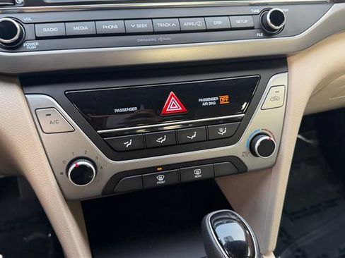 Used 2017 Hyundai Elantra SE FWD image 35