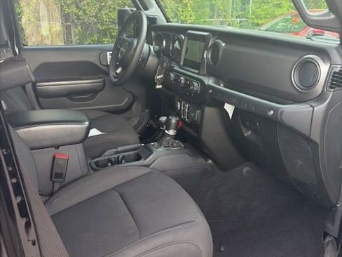 Used 2023 Jeep Wrangler Unlimited w/ Sun & Screen Package image 17