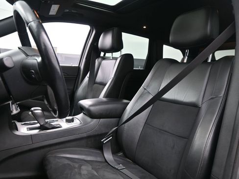 Used 2022 Jeep Grand Cherokee Laredo X image 11