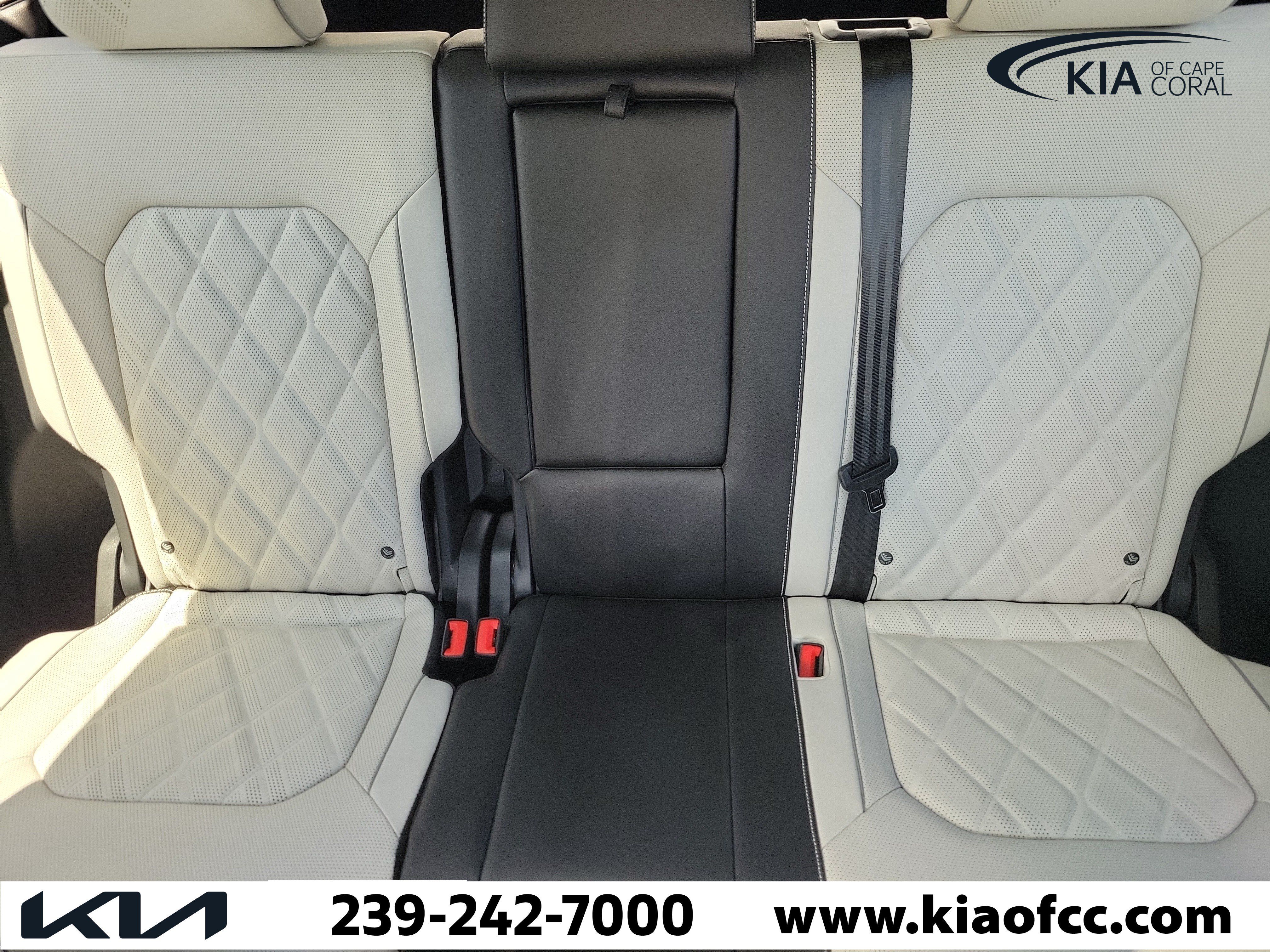 Used 2025 Volkswagen Atlas Cross Sport SEL Premium R-Line AWD/4WD image 30
