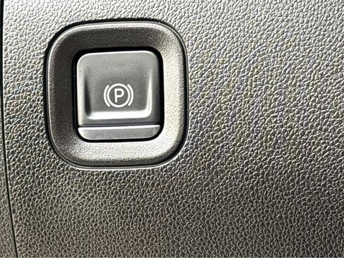 Used 2020 Chevrolet Silverado 1500 LT w/ All-Star Edition image 32