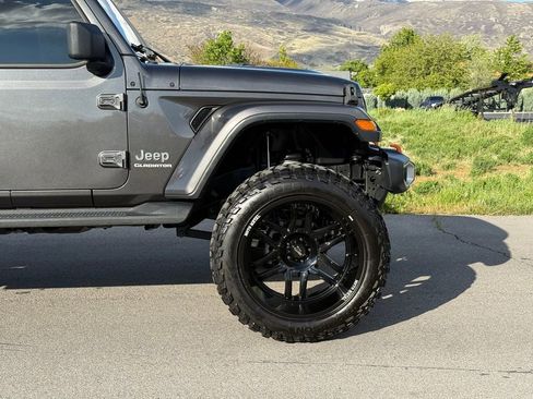 Used 2020 Jeep Gladiator Overland w/ LED Lighting Group AWD/4WD image 3