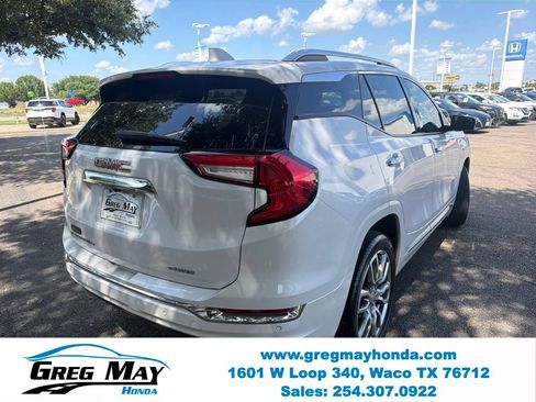 Used 2024 GMC Terrain Denali AWD/4WD image 3
