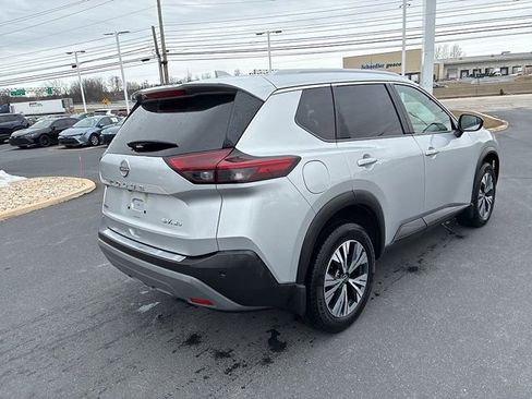 Used 2022 Nissan Rogue SV w/ SV Premium Package image 9